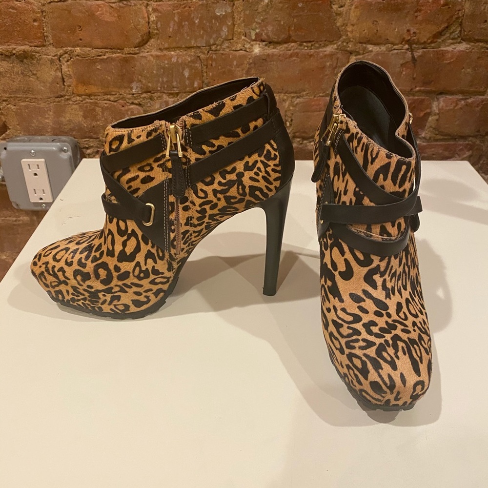Guess IGORA leather ankle heels
